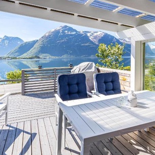 2 Bedroom Awesome Home In Isfjorden