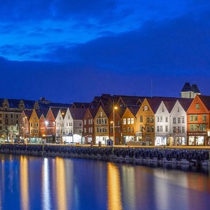 2 min to Bryggen - Rooftop - Office with 49' Screen