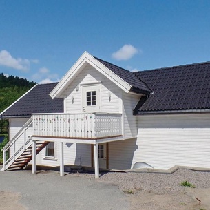 3 bedroom accommodation in Mandal