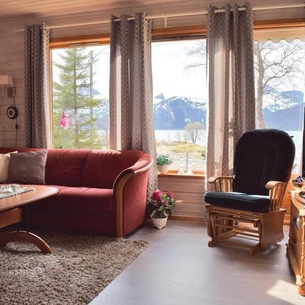 3 Bedroom Stunning Home In Hol I Tjeldsund