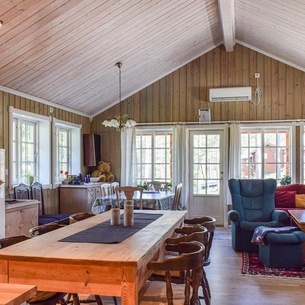 4 Bedroom Cozy Home In Kornsjø