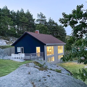 4 Bedroom Stunning Home In Farsund