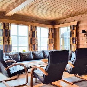 A beautiful cottage on the water with a beautiful view of the Ølensfjord.