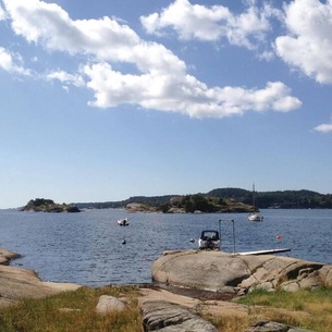 A cozy cottage with sea view in the summer town of Sandefjord on a sunny and secluded plot.