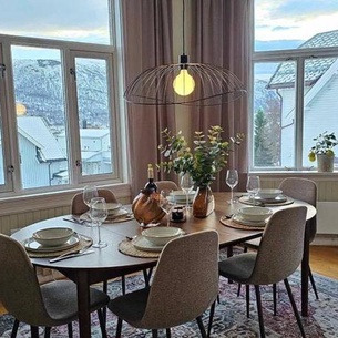 Amazing Tromsø city apartment with free parking and lovely city views!