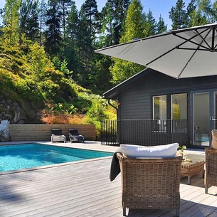 Archipelago summer house, heated pool, 150 m to the sandy beach, 30 minutes to Stockholm