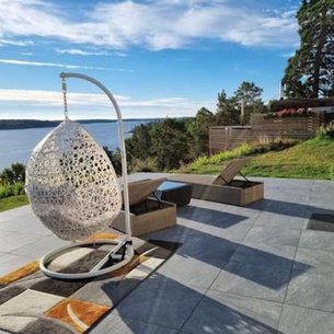 Archipelago villa, cabin & sauna jacuzzi with sea view, 30 minutes from Stockholm