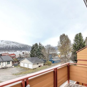 Arctic apartment modern 3-Bed House in Tromso