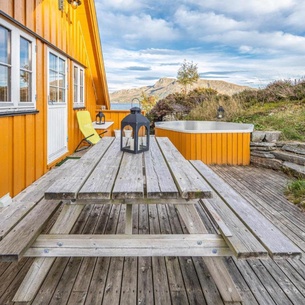 Awesome Home In Kvamsøy With Jacuzzi