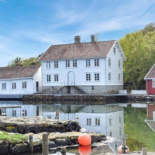 Beautiful Apartment In Farsund With Kitchen