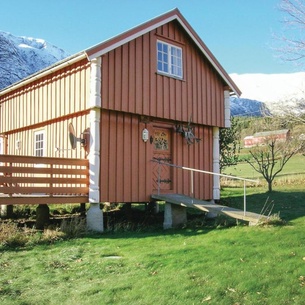 Beautiful Home In Eresfjord With Kitchen