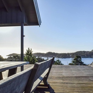 Beautiful, undisturbed cottage with large terrace overlooking the water.