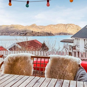 Beautifully located cottage with a view of the fjord and large terrace.