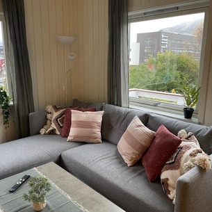 Centrally located apartment with 2 bedrooms and free parking