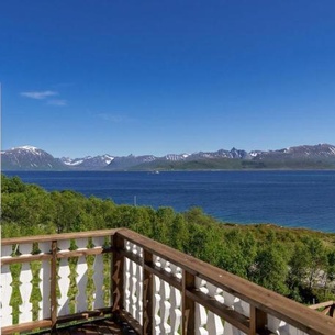 Centrally Located Cabin by the Sea - Sortland