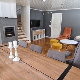 Cheerful 4-bedroom home with fireplace, 1,5km from Flåm center