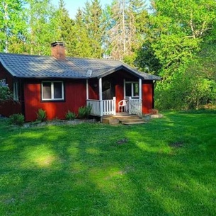 Cosy cabin close to lake and 35 min car ride from stockholm