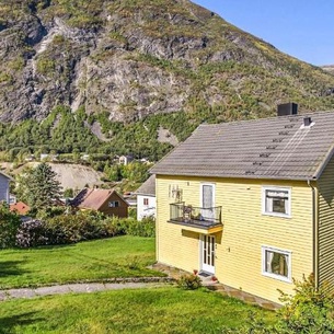 Cozy Apartment In Årdalstangen With Wifi