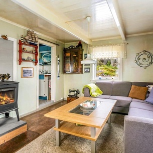 Cozy Home In Norddyrøy With Kitchen