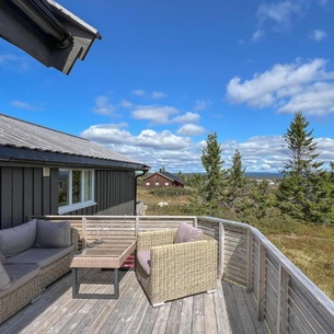 Cozy Home In Sjusjøen With House A Mountain View