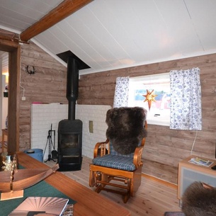 Cozy log cabin beside Trysil riwer, center and mountain