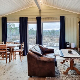 Enjoy the peace and quiet of this inviting and familiar holiday home in a sunny mountain idyll.