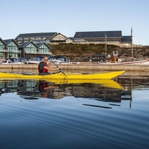 Exclusive and spacious fishing cabin by the sea with panoramic views to the west