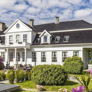 Exclusive wooden mansion, very scenic and peacefull surroundings near Bergen