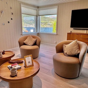 Hardangerfjord View - luxury fjord-side holiday home