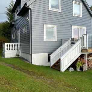 Hauaneset cabin by Norgesbooking- wonderful location at Bjørnefjorden