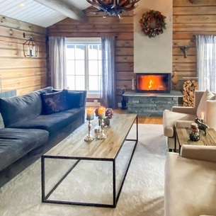 Homey, rustic wooden cabin at the top of Holtardalen with sauna and close to the slopes.