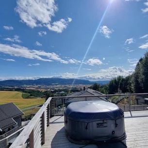 Hus i Trondheim med panoramautsikt nær Granåsen skistadion VM2025