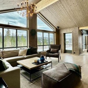 Idyllic cabin with great view right by the slopes