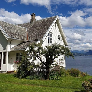 Irenegarden - Fjord view holiday home