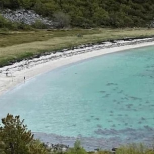 Koselig hus i det gamle fiskeværet Abelvær