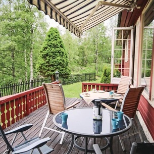 Large and well equipped cottage with great location near the lake Krågelandvatnet.