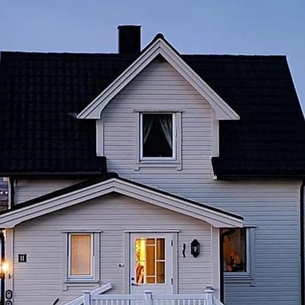 Lauvåsstua-Charming house by the sea