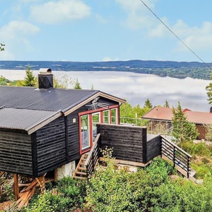 Look forward to a unique fjord panorama in this vacation home.