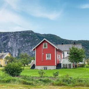 Look forward to this cozy vacation home by the Eresfjord.