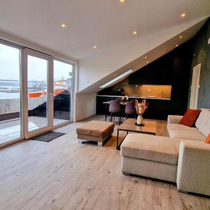 Lovely 2-bedroom loft with panoramic view.