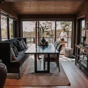 Luxurious Tree Top Cabin by the lake