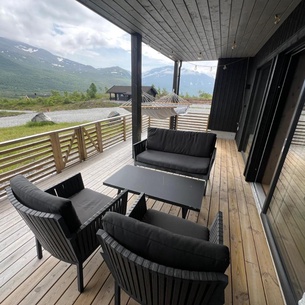 Modern spacious and beautiful view Perfect for exploring mountains and fjords