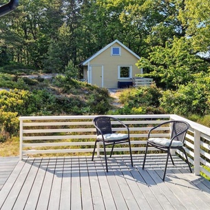 On the island of Justøya, this cozy cottage welcomes you on a sunny plot.