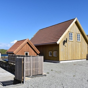 Sjøhus Knut - cabin by the sea, and immediate proximity to nature and sea