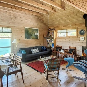 Spend an unforgettable vacation by the fjord in this comfortable vacation home.