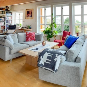 Spend your family vacation in this rare gem in a very popular residential area in Risør.