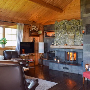 This cozy wooden cabin is located in a completely secluded location.