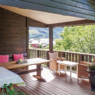 This is a homely vacation home in a great location in the middle of the Norwegian mountains.