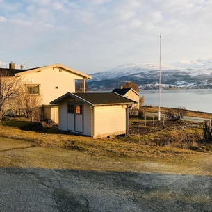 Utsikten soløy nr 4, holiday home with fantastic views over the fjord and accommodates 4