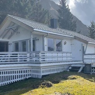 Vettinghytta, close to the sea with amazing view.